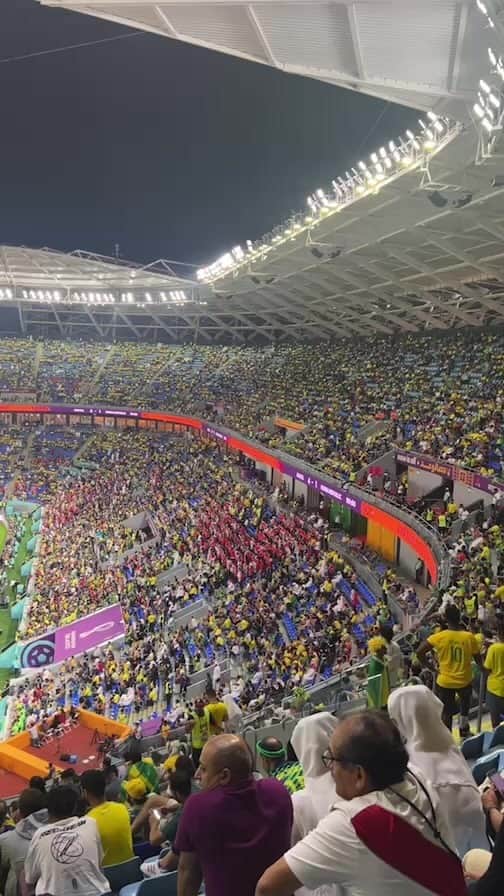 ロバート・アーンショウのインスタグラム：「Brazil v Korea Rep  🔥🔥🔥🔥💚💛」
