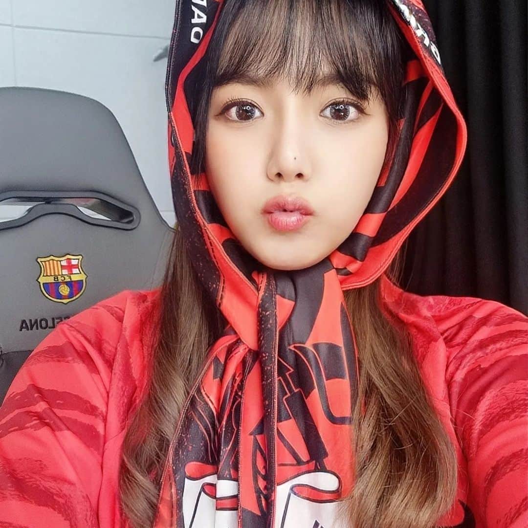 のインスタグラム：「잘햇다 잴했어 !!! 16강 진출부터가 잘한거야 !!! 우리 대한민국 선수분들 멋찌다 🇰🇷 감동이야 ♥️ #강은비」