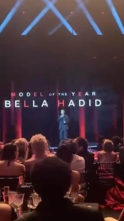 ヨランダ・ハディッドのインスタグラム：「❤️Congratulations to my baby girl @bellahadid for recieving the “Model of the Year” 2022 British fashion award….  What a beautiful recognicion for all the hard work, the sweat and the tears you put in for so many years..  The rejections, the judgement and the ne sayers along the way…  The long days that turn into weeks and sometimes lonely months on the road.  Your hard work, your determanation and never taking no for an answer is what got you here today my love..   This award could not be more deserving my beautiful, golden hearted Angel…  Your love, your honesty, your kindness, your empathy, your longing for justice and your inclusion of everyone makes you so authenticilly you and that is the woman i am most proud off.  It has been such an honor to walk this journey with you, the highs, the lows and everything in between. Thank you for being an extraordinary daughter to me and for making me the proudest mommy in the world not only today but everyday!! I love you my Bella 😘」