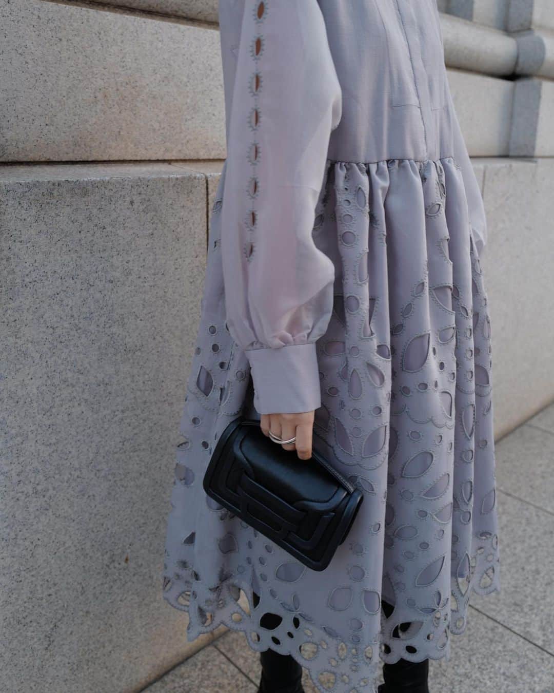 正中雅子のインスタグラム：「cutwork lace dress🕊  図案からオリジナルで作ったレース柄をカットワークレースにしたワンピース！ これからのシーズンやオケージョンにも使える1枚です！  肩周りにもレースを施しシアー感も楽しめます！ 身頃は、透けすぎないように生地を二重にしています☺︎  上からニットやジャケットを着てもかわいい🫶  12/7(wed)12:00-  #MACHATT #masaco服」