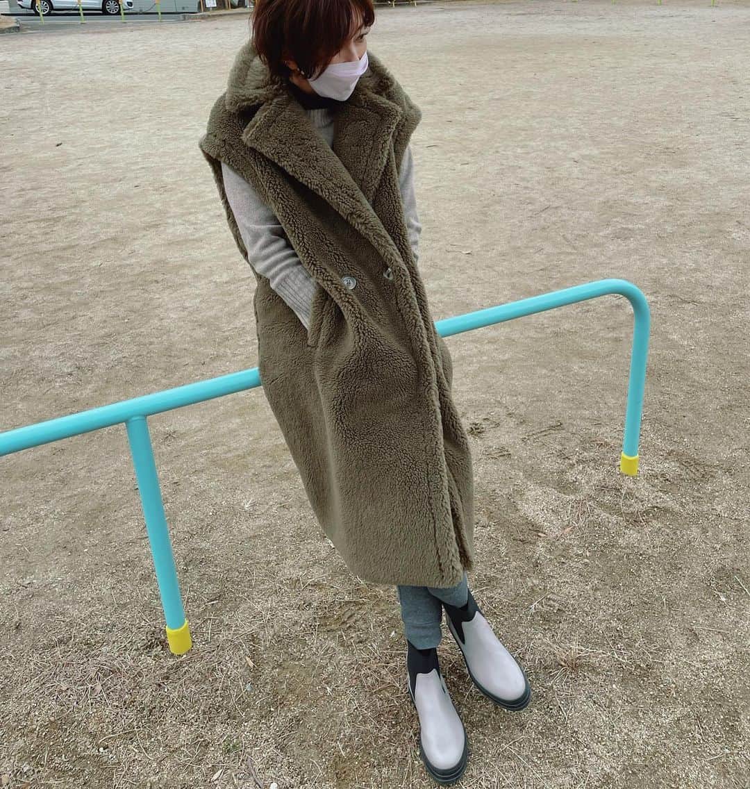 石井のり子のインスタグラム：「** @miho.minoura ちゃんと朝活してからの公園🍂  母、寒いよ🥹」