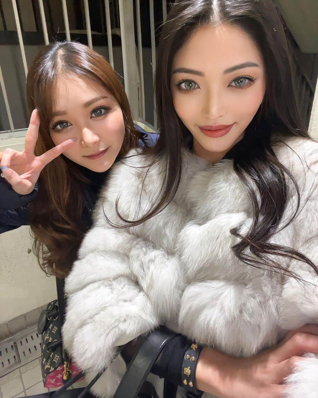 KANAKOのインスタグラム：「ひめかの誕生日会🐰🐰 でか皿で㊗️ 🍣🍶最高でした🙆‍♀️💮🈵」