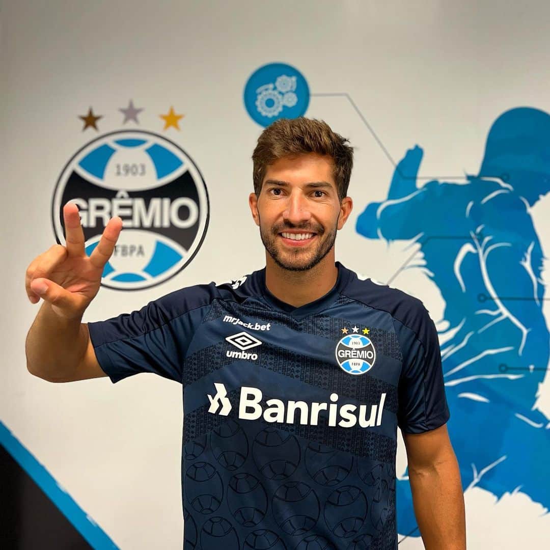 ルーカス・シウヴァ・ボルジェスのインスタグラム：「Que seja um ano abençoado, vitórias e conquistas!! 😃✌🏼🇧🇼 #2023」