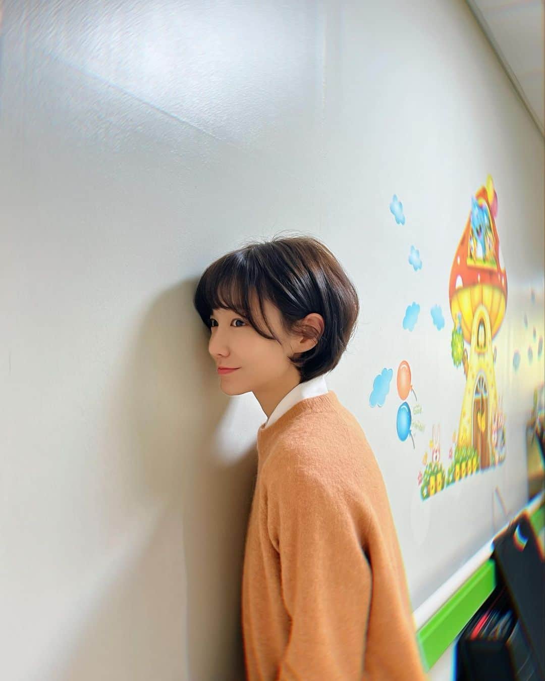 シン・ソユルさんのインスタグラム写真 - (シン・ソユルInstagram)「⠀ ⠀ 📹🎥🎞️. 아직 낯가려서 벽에 의지 중. ⠀ ⠀」1月4日 8時58分 - shin_so_yul