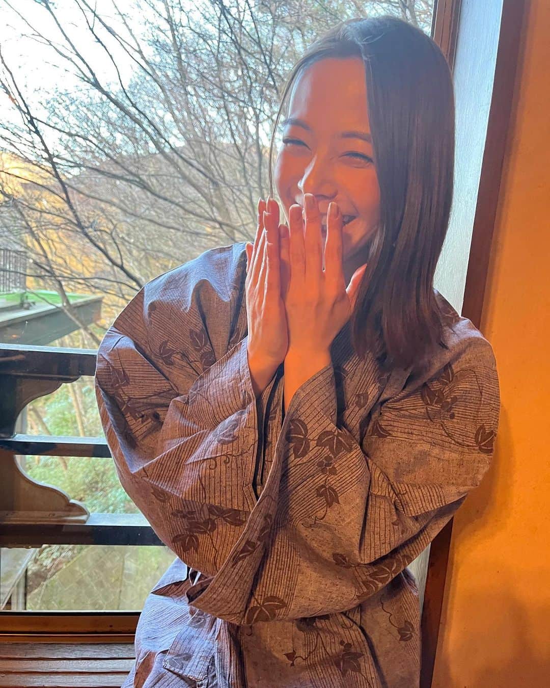 吉高寧々のインスタグラム：「親友と年明け早々温泉に。  今年はこんなことしたいね！とか たくさん話したり笑ったり 最高の旅でした💖♨️   #吉高寧々」