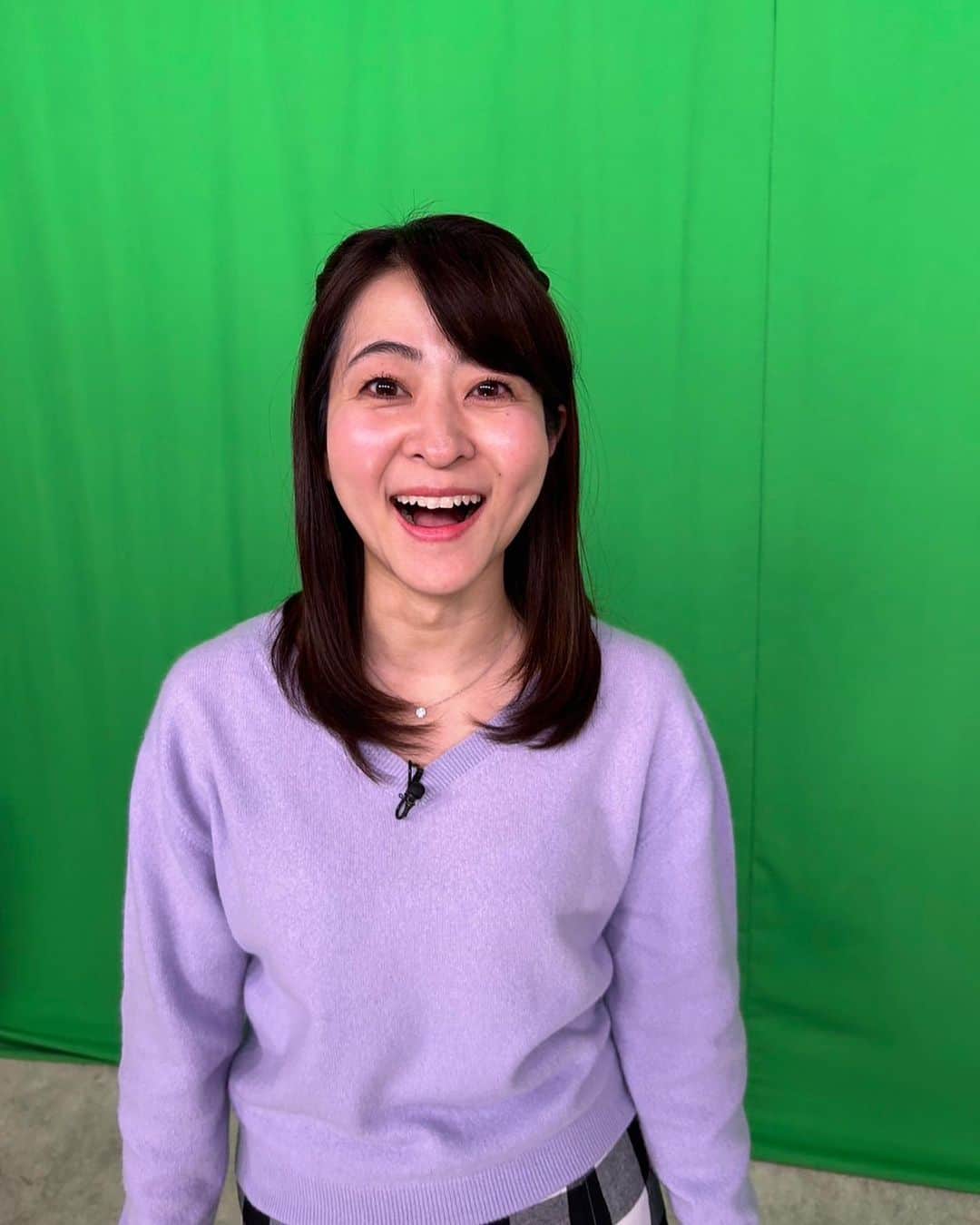 多胡安那のインスタグラム：「TBS NEWSはきょうが仕事始め。 今年も月曜日のお昼と水曜日の早朝を担当します。 けさは公私共に仲良くしてもらっている金井キャスター @akogare.kanai とご一緒しました。 （ほぼ毎週会ってる😁） 彼女が撮ってくれる写真はナチュラル。 自然な表情をキャッチする天才です。 いつもありがとう！  #気象予報士 #tbsnews #tbs #金井キャスター #今年もよろしくお願いします#せっかくなので加工なしで投稿」