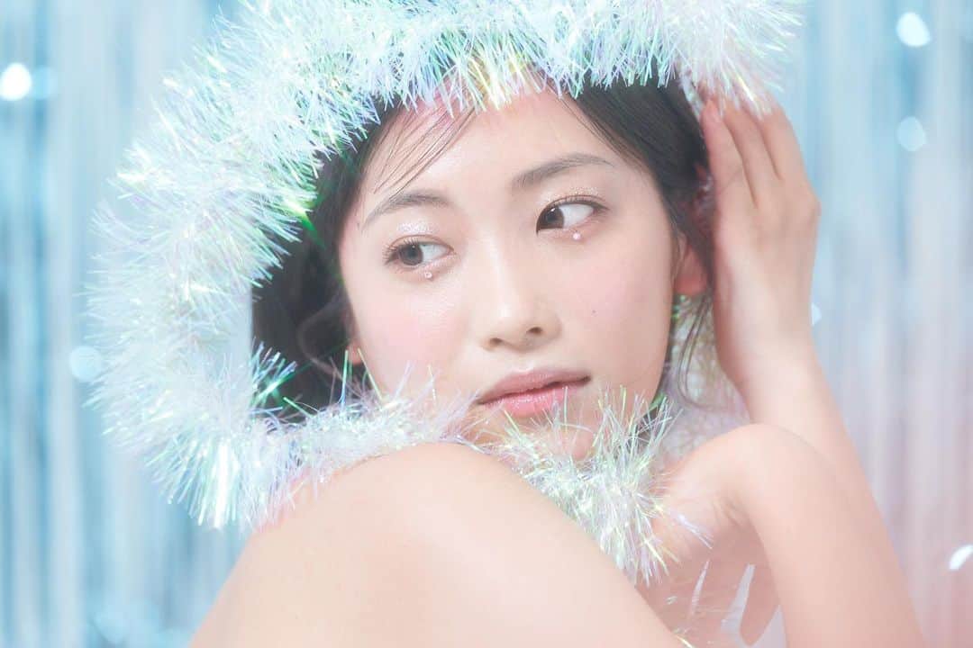 二宮芽生のインスタグラム：「🌨🌨🌨  📷　@take1an  💄　@noa____hairmake   寒いね…今日。耳とれそう🥶」
