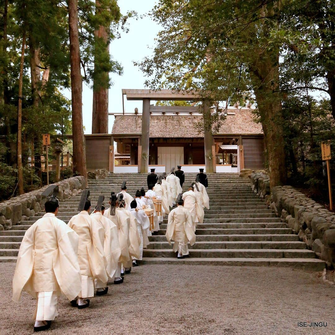 伊勢神宮さんのインスタグラム写真 - (伊勢神宮Instagram)「#伊勢神宮 #神宮 #神社 #心のふるさと #元始祭 #内宮 #正宮 #新年 #参進 #isejingu #jingu #soul_of_japan #japan #jinja #shinto #naiku #ritual」1月4日 11時00分 - isejingu.official