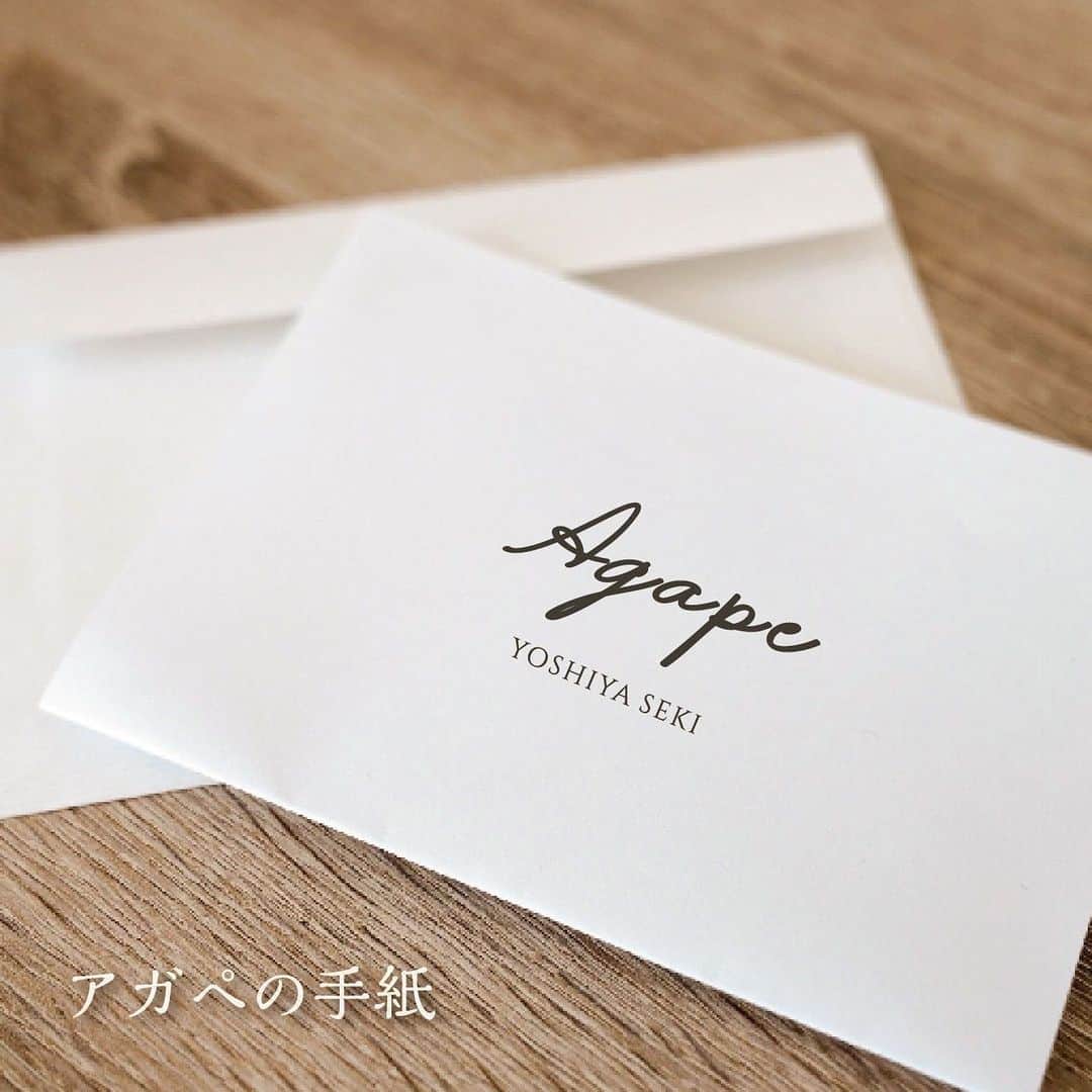 関義哉さんのインスタグラム写真 - (関義哉Instagram)「【ご報告】 　新曲 「アガペの手紙」が予想を超える反響を頂いております。 この度、CD売上の全額を「GRACE HALL：京都グレースバイブルチャーチ」へ寄付させて頂くことを決めました。  こちらでは 子ども食堂やフリーマーケット、地域交流の音楽イベントなどが 定期的に開催されています。  2023年 この会場が "居場所づくり"として "地域貢献"として、ますます活性化されていく事を祈っています。  自分の楽曲が広まり、それが地域貢献に繋がる。 言い方が間違っているかもしれないですが これほど一石二鳥なことはありません。  「アガペの手紙」好評発売中です。 プロフィールURLから。  #アガペの手紙 #アガペ #無償の愛  #弾き語り男子 #弾き語りさんと繋がりたい #シンガーソングライター  #寄付 #子ども食堂 #地域貢献  #関義哉 #SingerSongGolfer」1月4日 11時31分 - yoshiya_seki