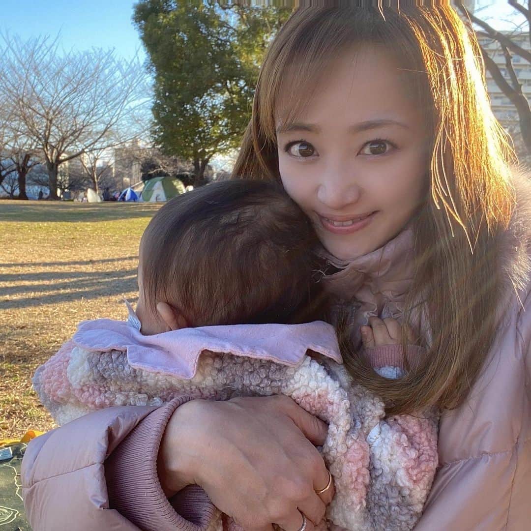 葵ゆりかのインスタグラム：「明けましておめでとうございます🎍✨✨ 今年もよろしくお願いします❤️  バタバタな毎日ですが、2度と戻らない日々を大切に 感謝の気持ちを忘れず 子供たちに成長させてもらいながら、ハートフルな毎日を過ごしていきたいです✨  2023年が、みなさんにとって、happyな年になりますように☺️✨✨  #2023 #ahappynewyear #お正月　#新年」