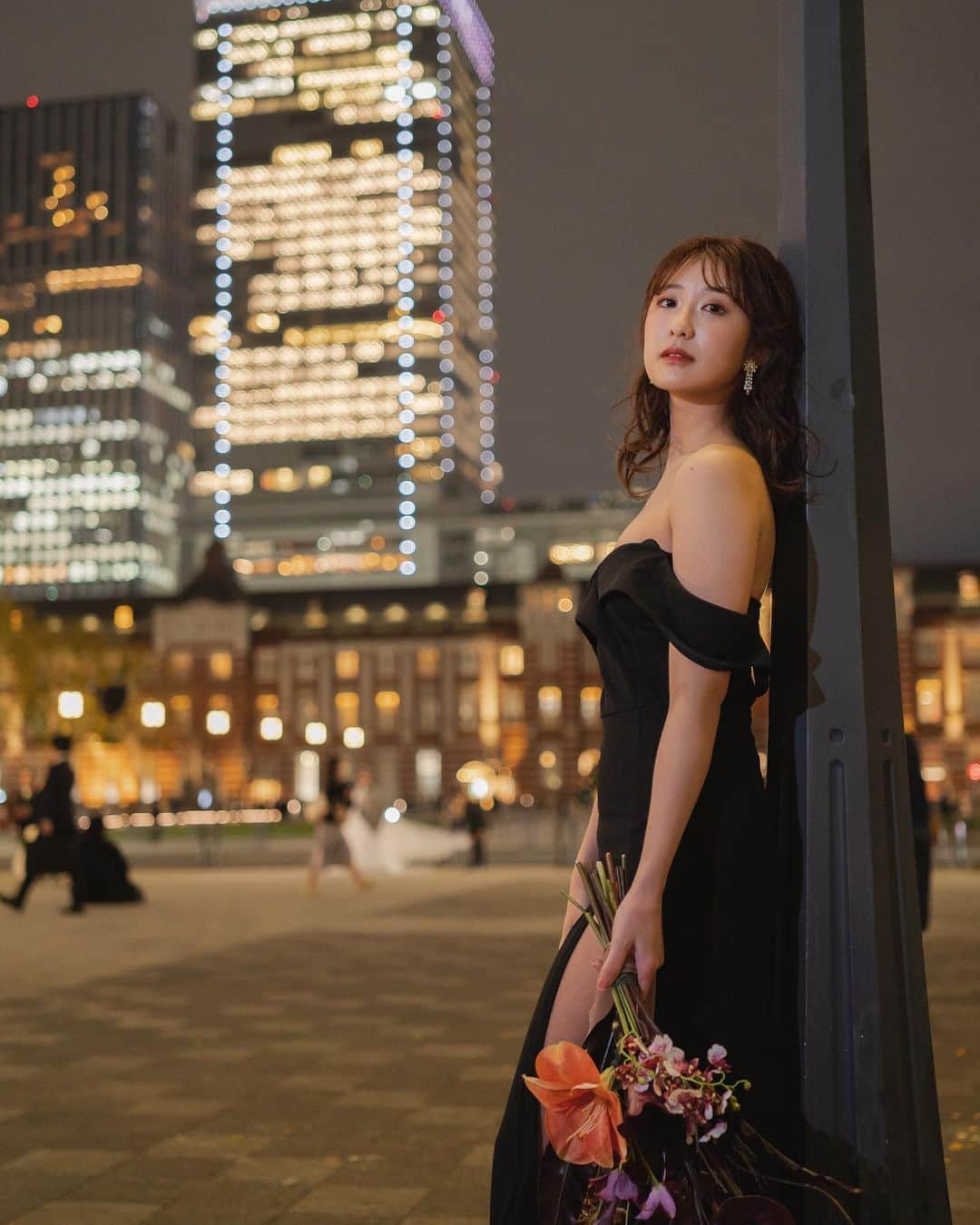 のインスタグラム：「. . 黒ドレス東京駅前撮り👗 . . とにかく寒かったけど楽しかった！！ . . #東京駅前撮り #東京駅舎 #ブラックドレス」