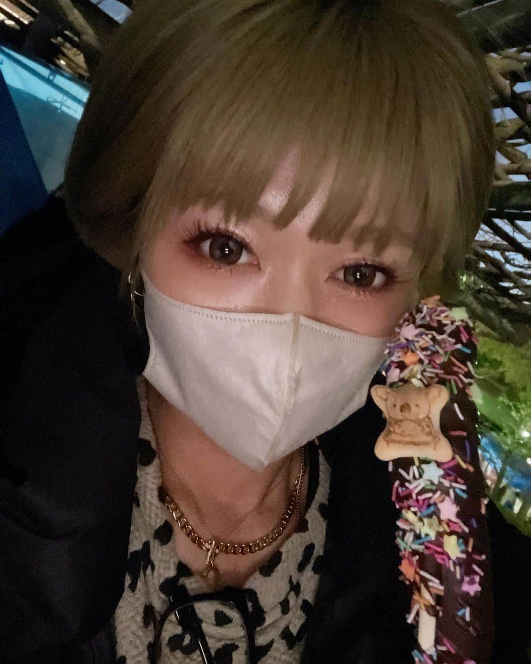 宮下美恵のインスタグラム：「時差投稿過ぎてますが…😅  あけましておめでとうございます🎍  またまたまたまた末吉で😅⛩  今年も大切な娘達や友人らと仲良く、 平凡な毎日の柱であり、 どんな事もみんなを守っていける母でいられるよう頑張っていきたいと思っております☺️✨  色々な事にもっと目を更に向けて支えになれる年でもありたいと感じです。  今年も親子共々宜しくお願いします☺️  #2023年#新年のご挨拶#遅すぎ」