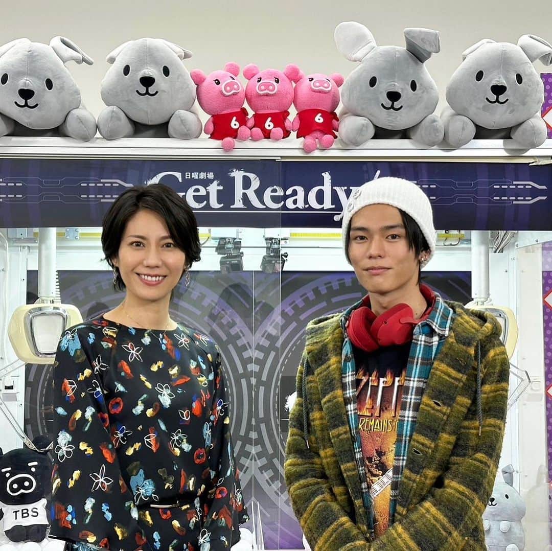 Get Ready!のインスタグラム：「🎭番宣情報  ◤#TBS 新日曜劇場Get Ready！◢  1月8日（日）よる9時スタート ——————————————————  こんや7時〜放送の  #神業チャレンジ 「目隠しクレーンゲーム」に #松下奈緒 さんと#日向亘 さんが初挑戦！👾❤️‍🔥✊🏻  究極の緊張感に打ち克ち、100万円を掴み取ることが 出来たのか！？😳  お楽しみに👌🏻 ̖́-‬」