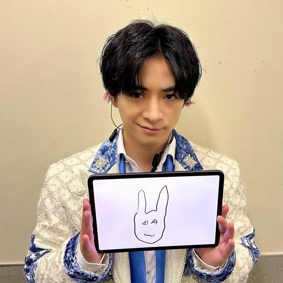 Hey! Say! JUMPさんのインスタグラム写真 - (Hey! Say! JUMPInstagram)「⁡ ⁡ 答え合わせ🐰 ⁡ ⁡ #知念侑李 #HeySɑyJUMP #JUMPのいんすた #卯年」1月4日 13時10分 - heysayjump_official