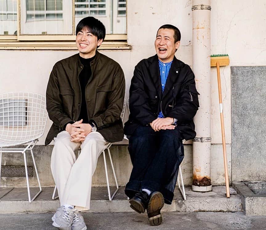 西村真二のインスタグラム：「* 集英社オンラインさんに取材してもらいました！ 「目線外して笑顔ください」と言われたのでエグい下ネタで盛り上がってる写真をどうぞ！ 記事はストーリーから！」