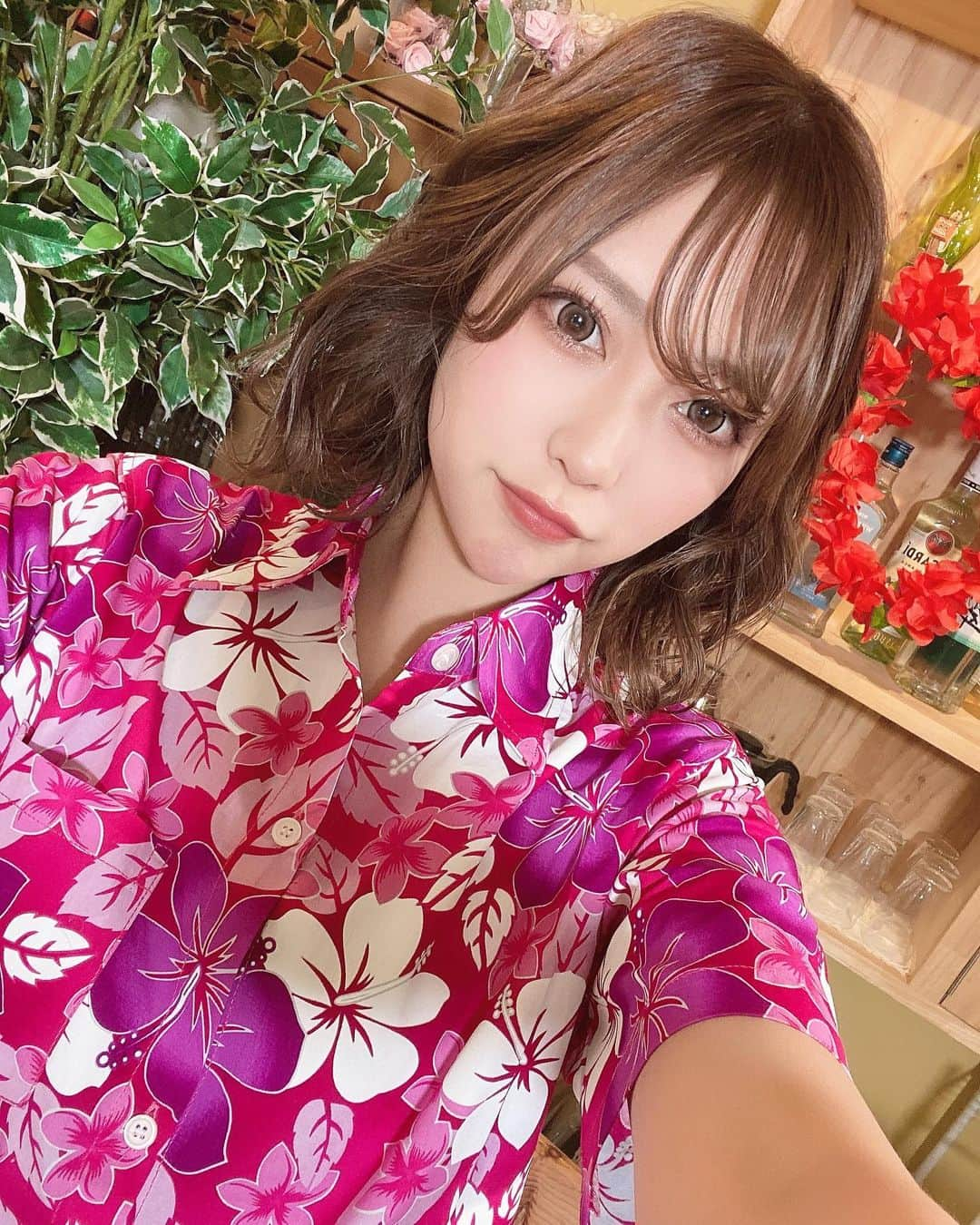 福井柑奈のインスタグラム：「ケンコバのバコバコナイト 収録だったよん💓  今回から時空が歪んで急に夏になったみたいです🏄‍♀️ わーい🙌アロハになったよ〜🌺  そしてヘアメはふわふわワンちゃんヘアにしてもらいました🐶💓 いつもありがとうございます！  放送お楽しみにね🥰  サンテレビ 『ケンコバのバコバコナイト』 あかひげのBarコーナーMC  【毎週】 ■サンテレビ　毎週金曜日25:15〜 ■KBS京都　　日曜日25:15〜 ■びわ湖放送　金曜日25:40〜  見える地域の方は是非ご覧ください🐹💕  #サンテレビ #ケンコバのバコバコナイト #関西 #kbs京都 #びわ湖放送 #地上波 #テレビ #セクシー #バラエティ #大阪 #京都 #福井柑奈 #コメント大歓迎 #フォロワー募集中 #shooting #japan #girls #sexy #cute #instagood #swag #love #followme #instamood #beauty #ootd #girls」