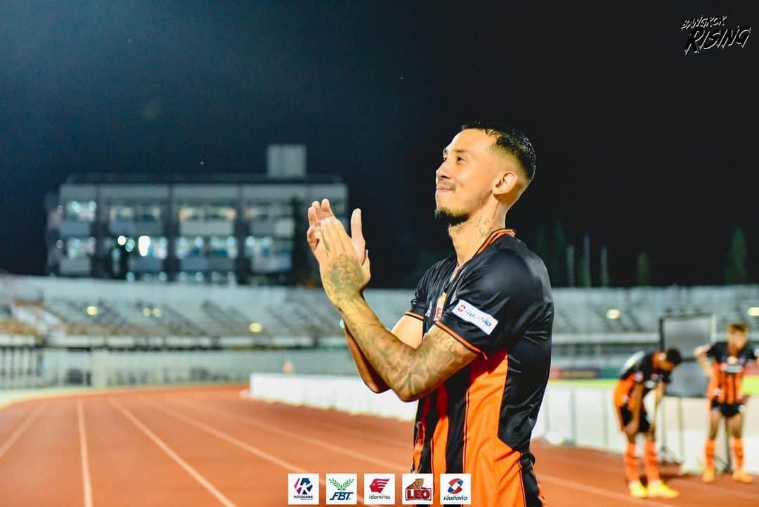鈴木ブルーノのインスタグラム：「Thank you 2022 ⚽️」