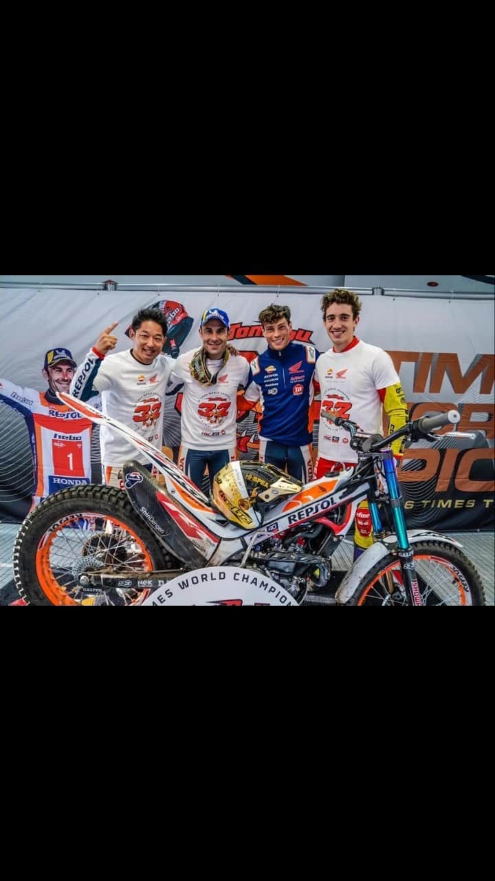 藤波貴久のインスタグラム：「Thank you for 2022‼️ My first year team manager😉 @tonibou & @ggmarcelli & @pablosuarez_33 #thankyou #2022 #myfirststory #loveteam  @hondaracingcorporation  @box_repsol  @trialteamhrc  @alpinestars  @renthal_moto  @michelinmotorsport  @twin_air  @showabygpe  @s3parts.official  @didchain  @termignoni_official @hopetech  @galfer_brakes  @braktec  @hebo.factory 📸 @pepsegales  🎥 @llucpmedia」