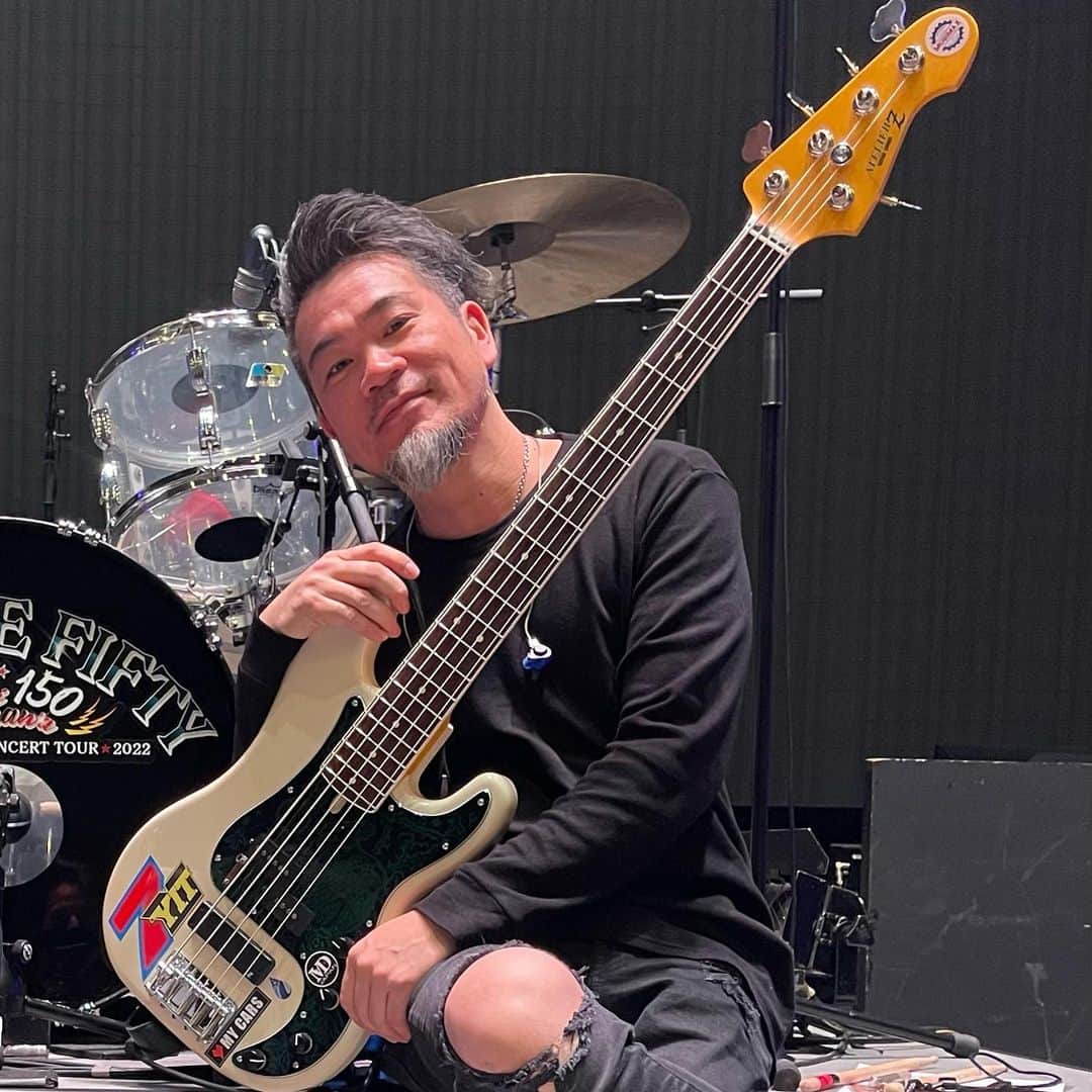 野崎森男さんのインスタグラム写真 - (野崎森男Instagram)「ありがとう2022  本当に最高の１年でした！  2023は更に楽しく ロックンロールに行きますよ！  お世話になった皆様 本当にありがとうございました！  #ヤマダインフラテクノス  #backlash #isamukatayama  #takumakoga #ma_detailing #なかざわ腎泌尿器科クリニック #ATELIERZ #mycars #morimax」12月31日 17時14分 - morio_max