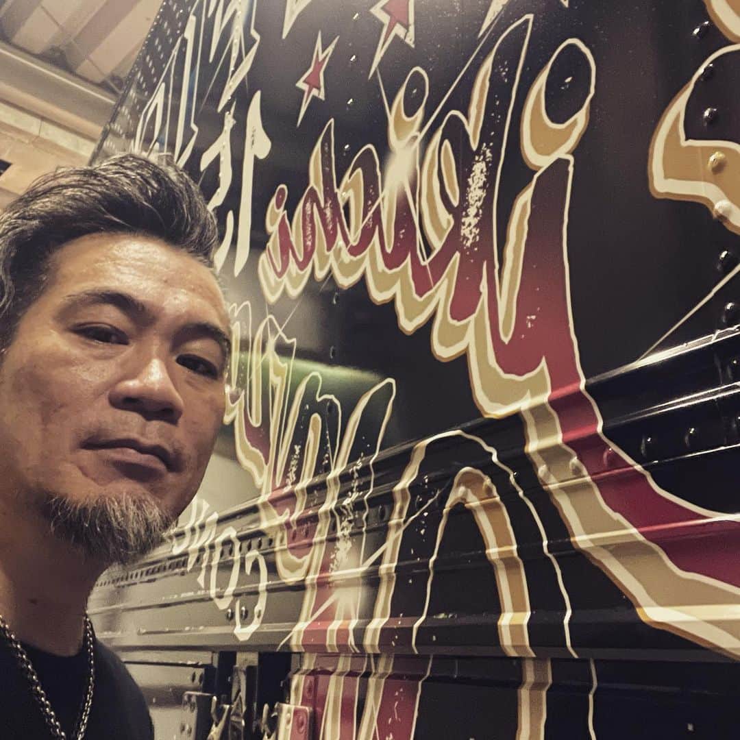 野崎森男さんのインスタグラム写真 - (野崎森男Instagram)「ありがとう2022  本当に最高の１年でした！  2023は更に楽しく ロックンロールに行きますよ！  お世話になった皆様 本当にありがとうございました！  #ヤマダインフラテクノス  #backlash #isamukatayama  #takumakoga #ma_detailing #なかざわ腎泌尿器科クリニック #ATELIERZ #mycars #morimax」12月31日 17時14分 - morio_max