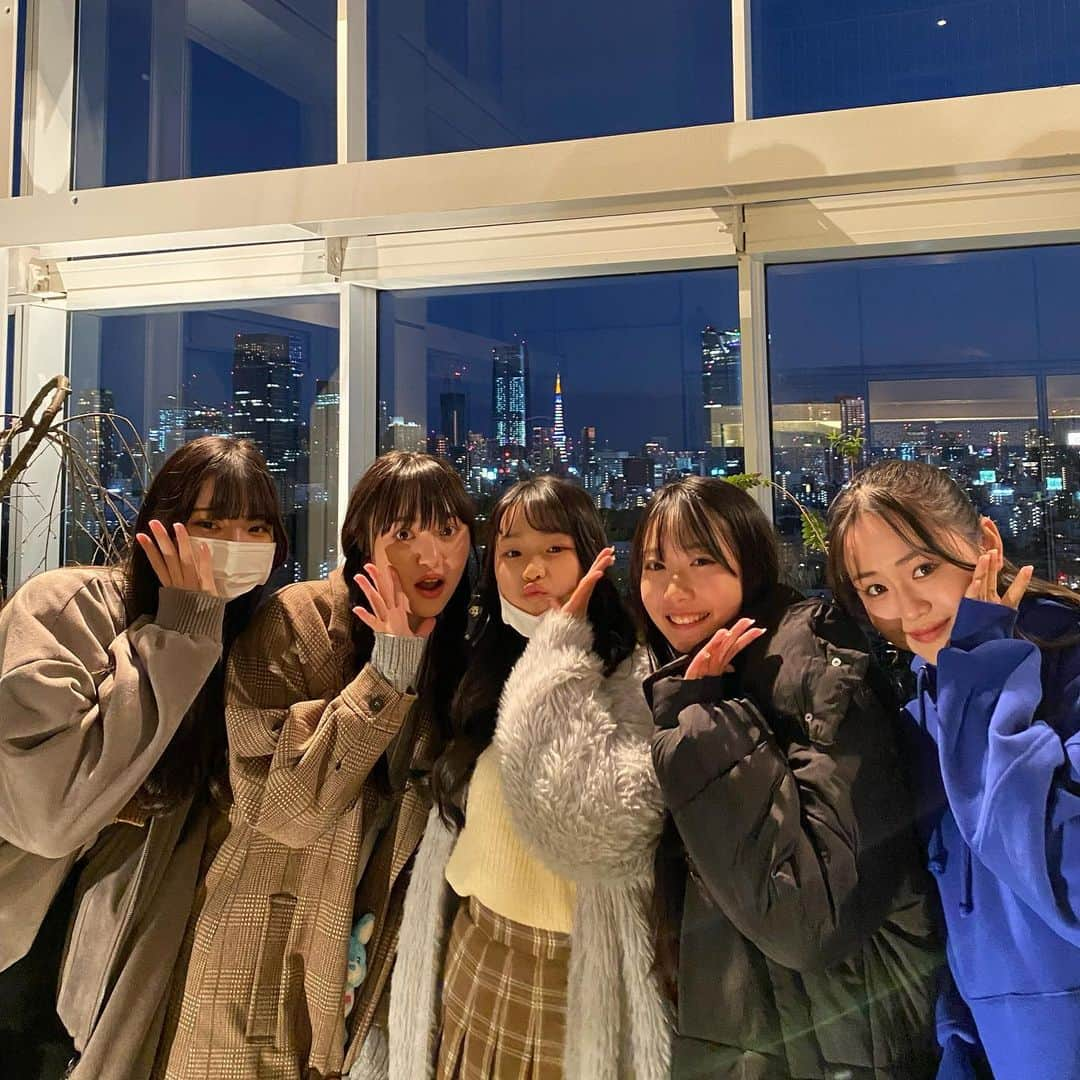 PINK-latte TV (ピンクラテTV) 公式のインスタグラム：「【💘 2022 PINK-latte 💘】  2022年も今日で終わりだね🥺 みんなは今年どんな1年だった〜？🥰 （コメント欄でたくさんお話しよ♥）  今年はインスタの投稿数が減っちゃって ごめんなさい😭😭😭 たまに投稿してもみんなたくさんコメントくれて めっっっちゃ嬉しかったよ〜〜🥺💕💕  来年もピンクラテTVをどうぞよろしくお願いいたします🥰♥ 良いお年を〜！！！ ____  #オフショ #オフショット #未公開カット #YouTube #jc3 #jc2 #js6 #jc #ピンクラテ #ピンクラテtv」