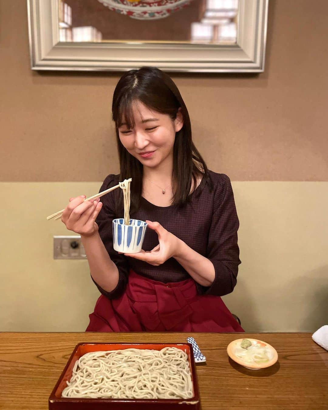 山下佳織のインスタグラム：「ざる、もり、かけ、、、 どうやって年越しそばを食べるか迷ってしまいました🤥🤗  みなさんは年越し〇〇食べましたか？  #よいお年を  #年越しそば  #2022年 #大晦日  #2023 #newyear」