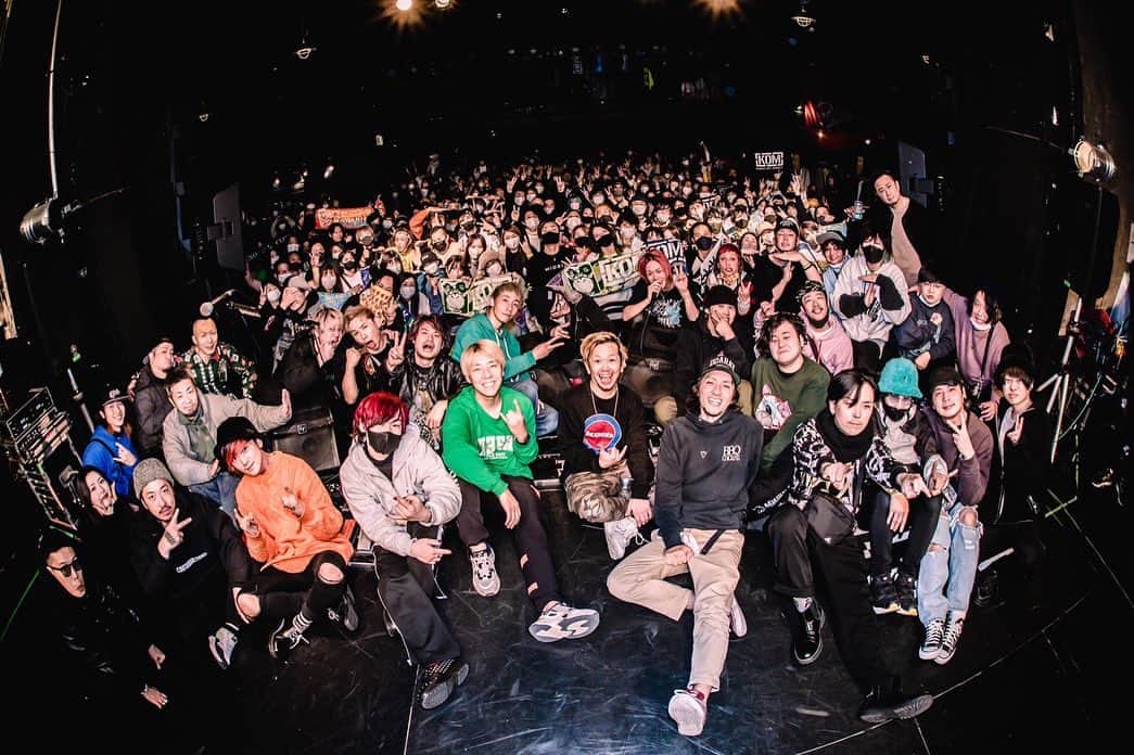 ナオミチのインスタグラム：「RideMISOKA FEST2022 ありがとうございました‼️  愛には愛で感じあえた日でした🔥  最高な一日をありがとうございました❤️  関わっていただいた全ての皆様に感謝いたします‼️  そして、今年最後の挨拶を。  今年は大変お世話になりました！ 皆様に支えられバンドも続けられています！ 新しい夢も一つ叶いました。 今夜' 0:00 配信開始！！  ever free  "愛をもって、どこまでも自由に"  をモットーに来年も頑張りたいと思います。  来年も KNOCK OUT MONKEY RideMe RideMe P&C NOM株式会社  を宜しくお願い致します🔥」