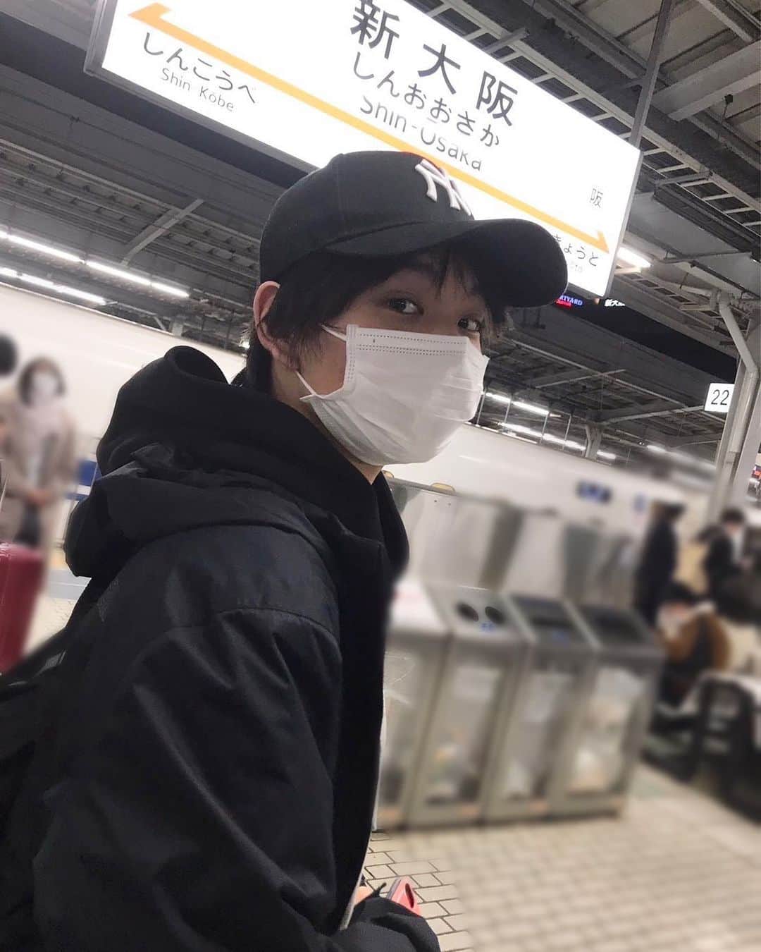 のインスタグラム：「今年もまもなく終わりますね！ 本年はまた一つ演技が好きになった一年でした！ 年末年始は地元に帰ってきてます！ゲームしたりとかわんちゃんと戯れたりゆっくりまったりしてます！ Twitterの方にもあげたけど 今年関わらせていただいた作品と作品に携わる皆様、共演者の皆様、そして応援してくれる皆様に感謝して来年を迎えたいと思います✨ ありがとうございました😊 良いお年を！」