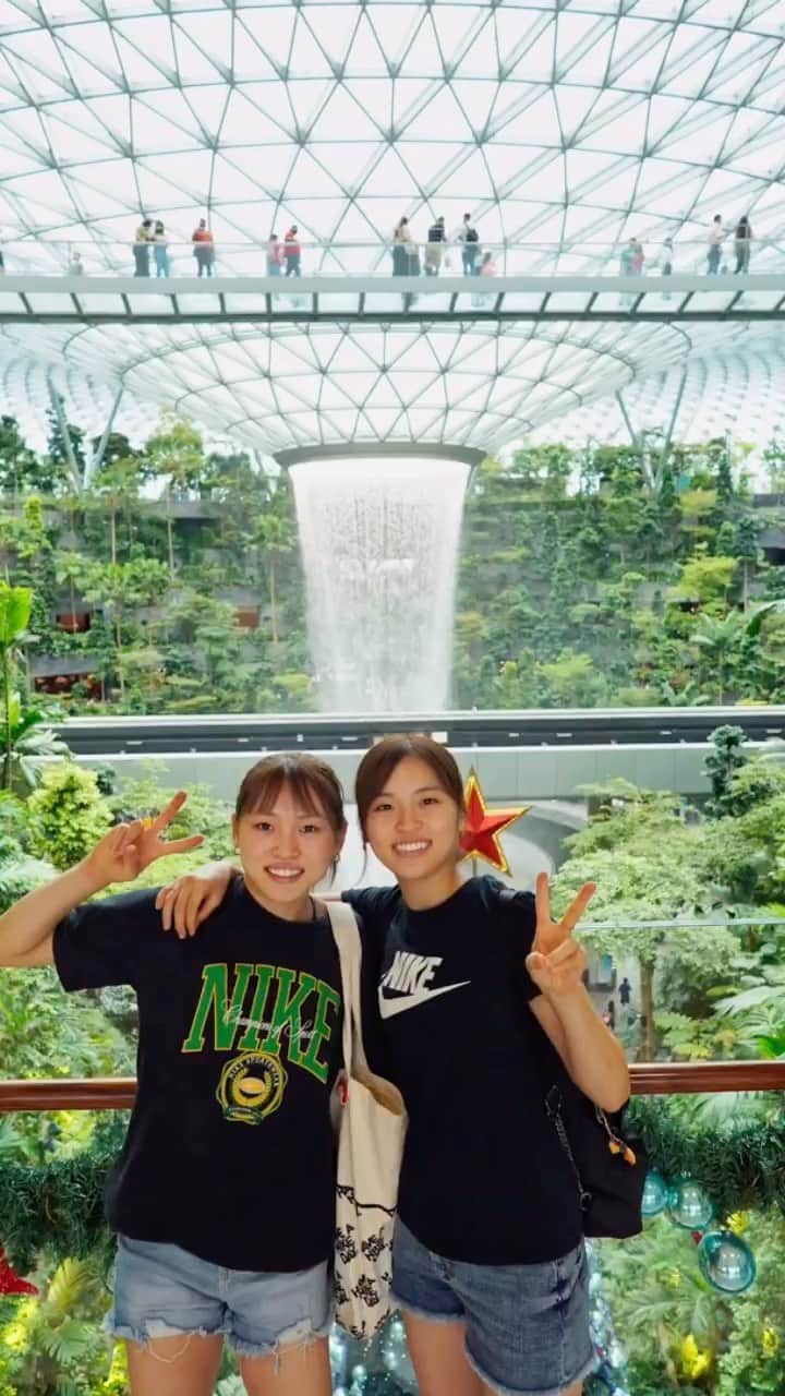 東晟良のインスタグラム：「Thank you for taking us to so many good places NG family 🇸🇬🌴🤍 @nghocksing @weepatghee @jetngsf」