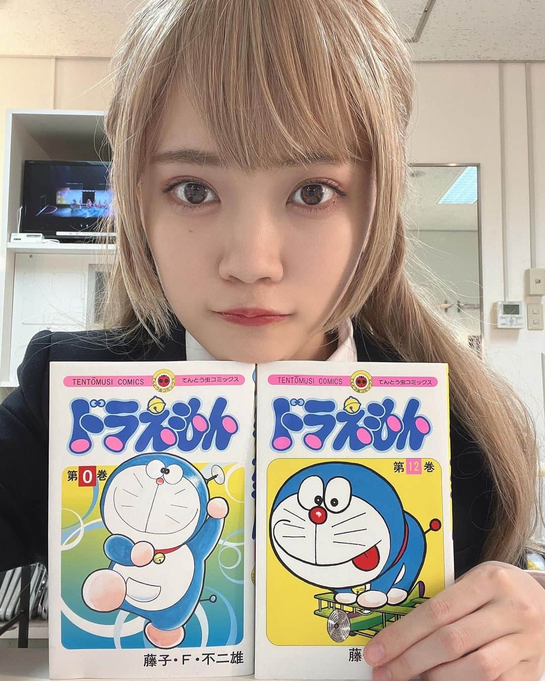 日永麗さんのインスタグラム写真 - (日永麗Instagram)「2022年 こんなに幸せにしてくれてありがとう☀️ ニートから復帰して、たくさんの舞台に出演させていただいて、初めての主催である 日永の麗庭にて綴る。 を立ち上げて、ソロ曲も発表してライブもして、キャンプして、初めてのグラビア、他にも色んなことに挑戦させていただきました。 健やかに過ごせることがまずありがたいのに、こんなに楽しいことが出来て、本当に本当にみんなに感謝の気持ちと、頑張った自分えらいの気持ちです。 来年はもっともっと大きなお日様になるんだ〜☀️」12月31日 17時44分 - hinagaurara