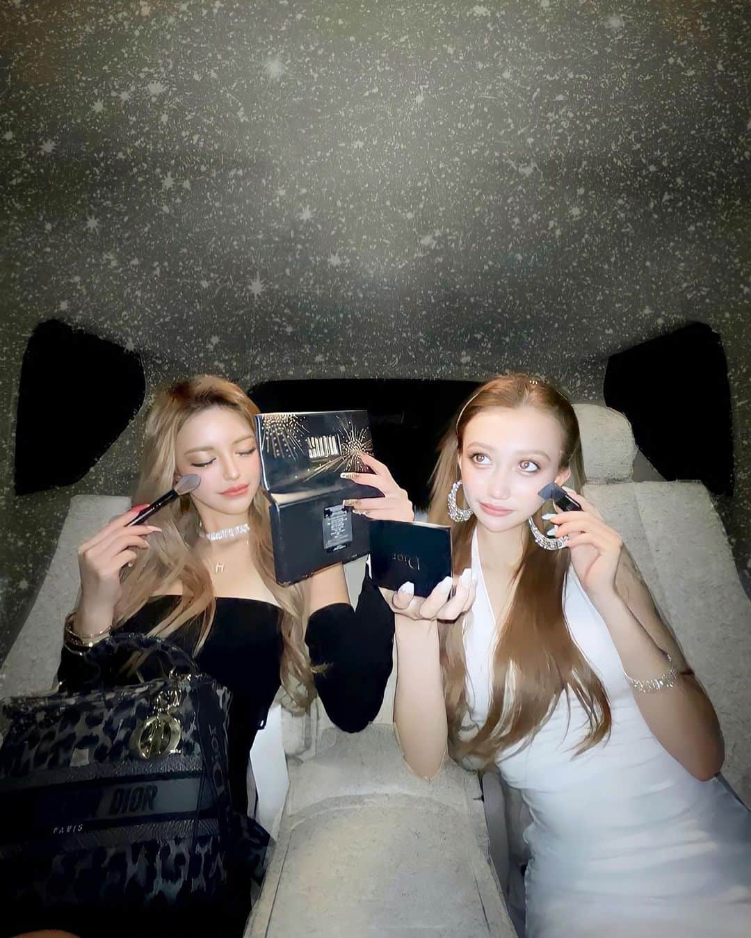 アンジェリカのインスタグラム：「2022年ありがとうございました❤️👨🏻‍🚀 ━━━━━━━━━━━━━━━━━━━━━━━━ 今年は沢山の良い出逢いに恵まれて みんなのおかげで凄く楽しい1年になりました👶🏻🎶  あー楽しかった😮‍💨笑 来年も宜しくね🥂🫱🏻‍🫲🏽❤️❤️ ━━━━━━━━━━━━━━━━━━━━━━━━」