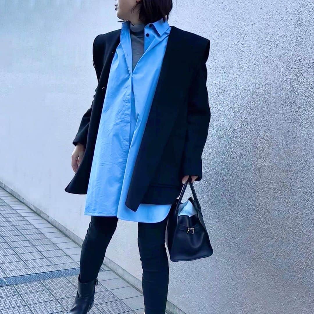 aki_closetのインスタグラム：「. Thank you 2022♡  #machatt #gypsophila #therow #margaux10」