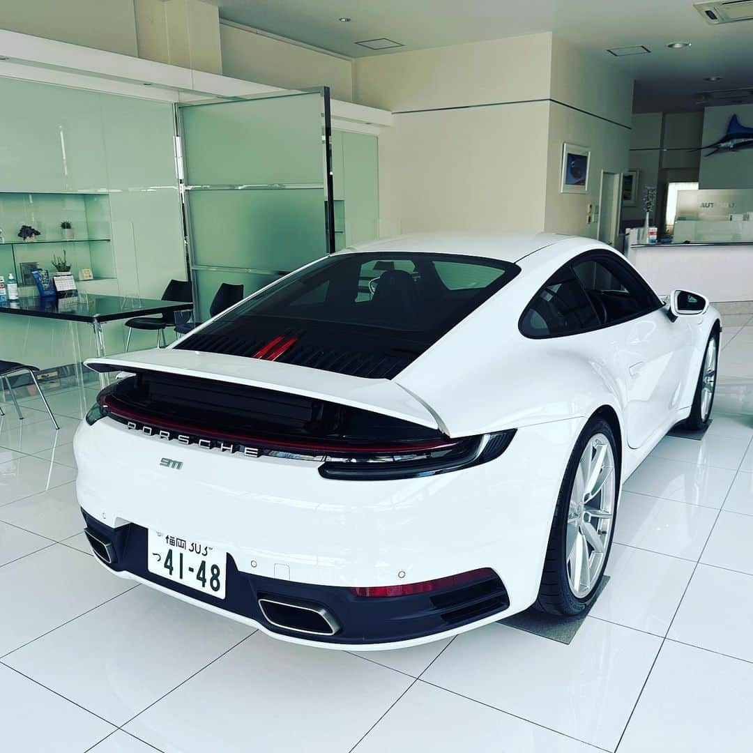 のインスタグラム：「やばい。欲しくなってきた。 問題はガレージだよね。 #911 #porsche」