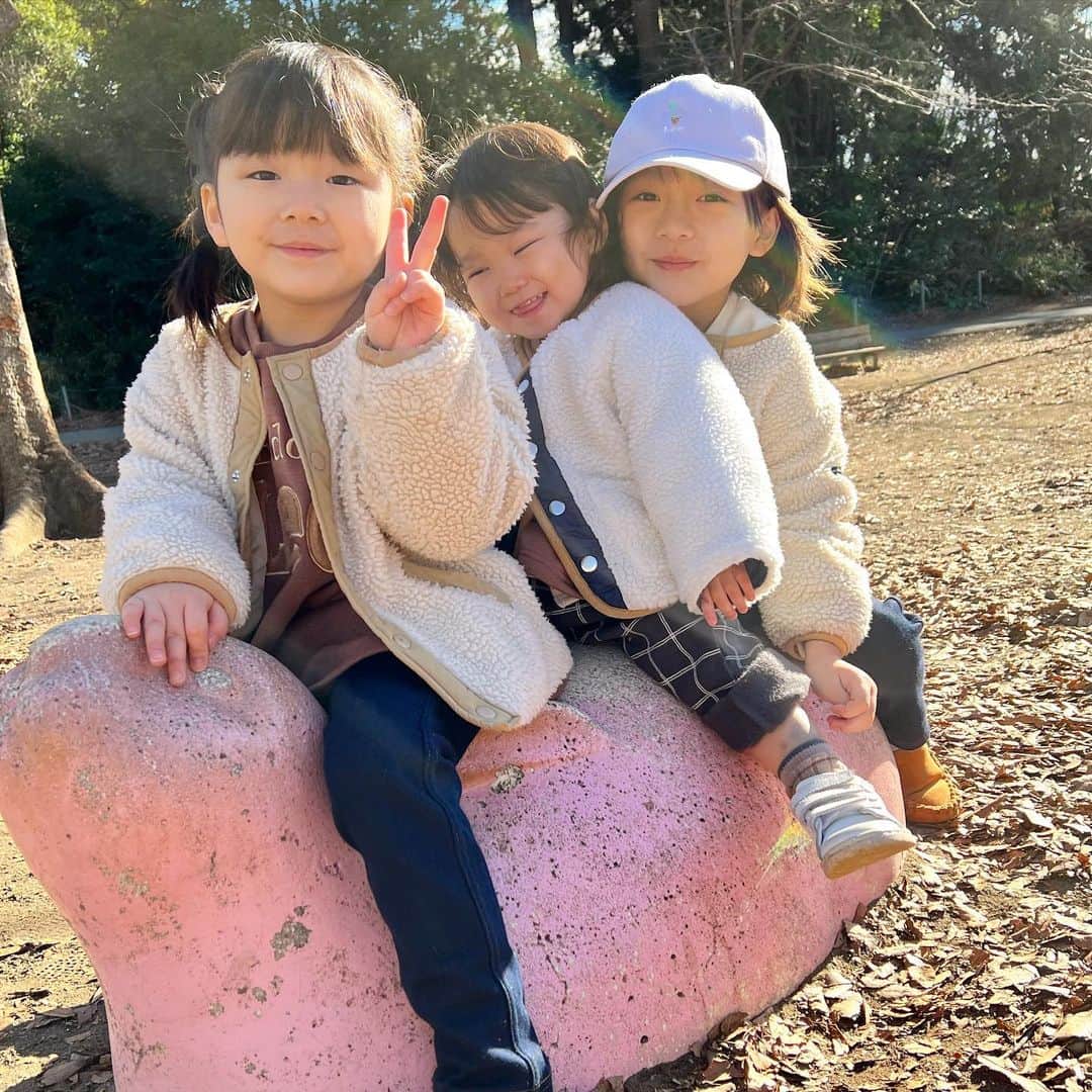 ゆうひなたのインスタグラム：「. . . 2022年、たくさん ありがとうございました😉🤍. . . 2023年も宜しくお願いします💃. . . みなさま良いお年をお迎えください🎍. . . .」
