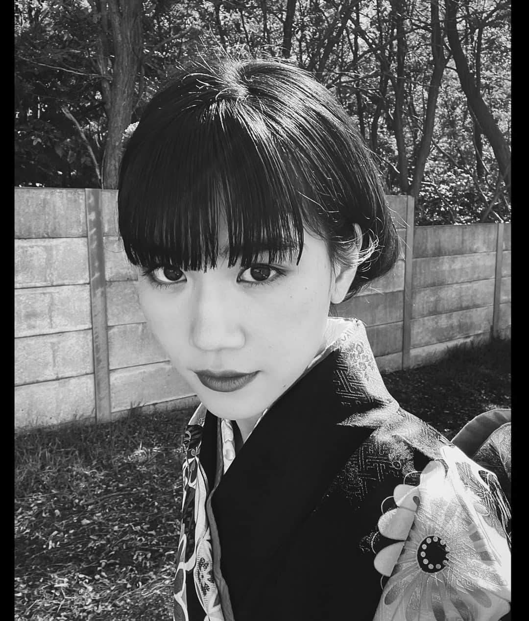 栗林藍希のインスタグラム：「皆様今年も本当にありがとうございました。ライブなどで直接お会いできた日からはかなり時間が経ってしまいましたが、その後沢山のお仕事と出会えてまたいい一年を更新することができました。残りの2022年を楽しんでくださいね。そして、来年もよろしくお願いします。🌾」