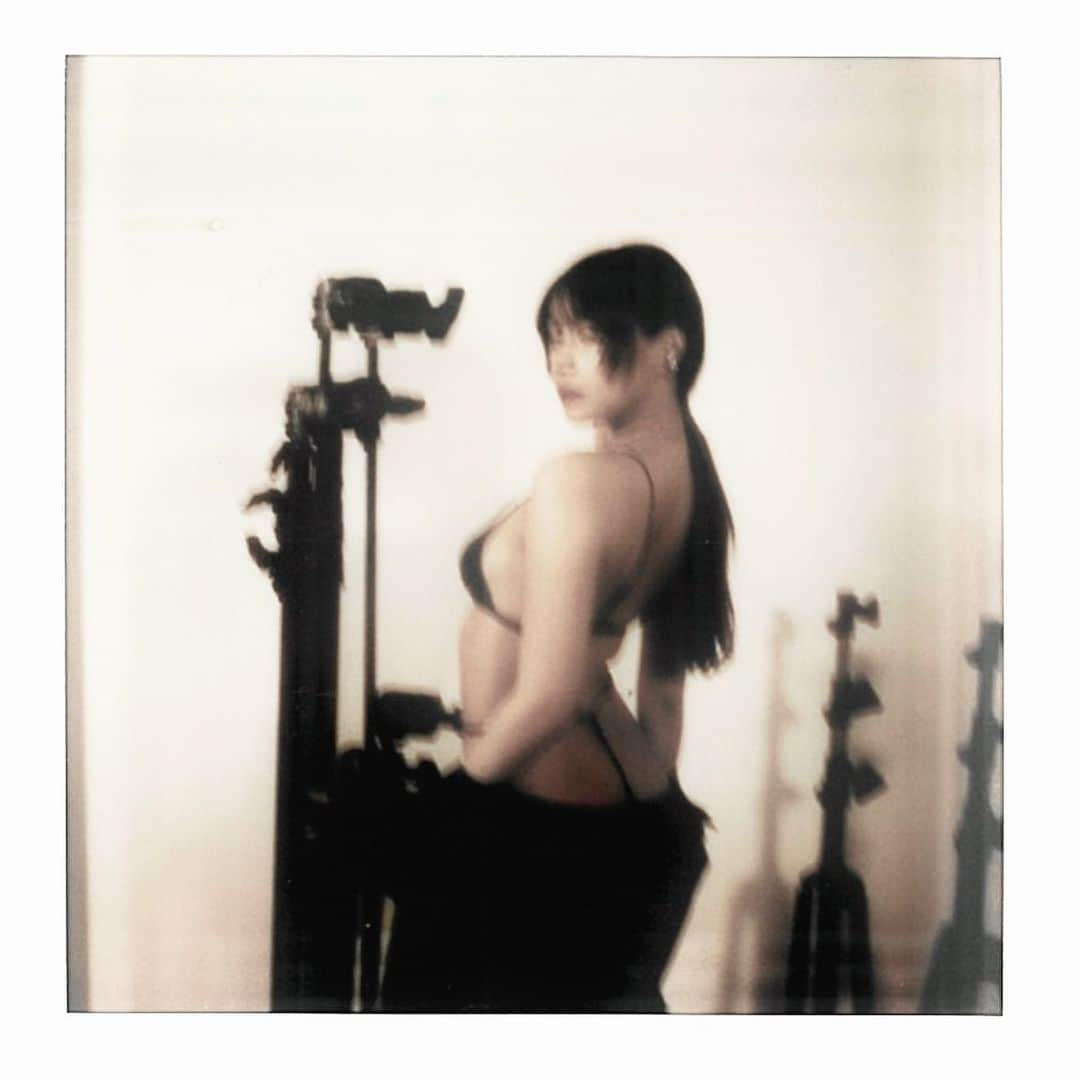 ミツギ百合さんのインスタグラム写真 - (ミツギ百合Instagram)「polaroid In a dream,  my skin, our last words, and your eyes」12月31日 18時15分 - theendlolita