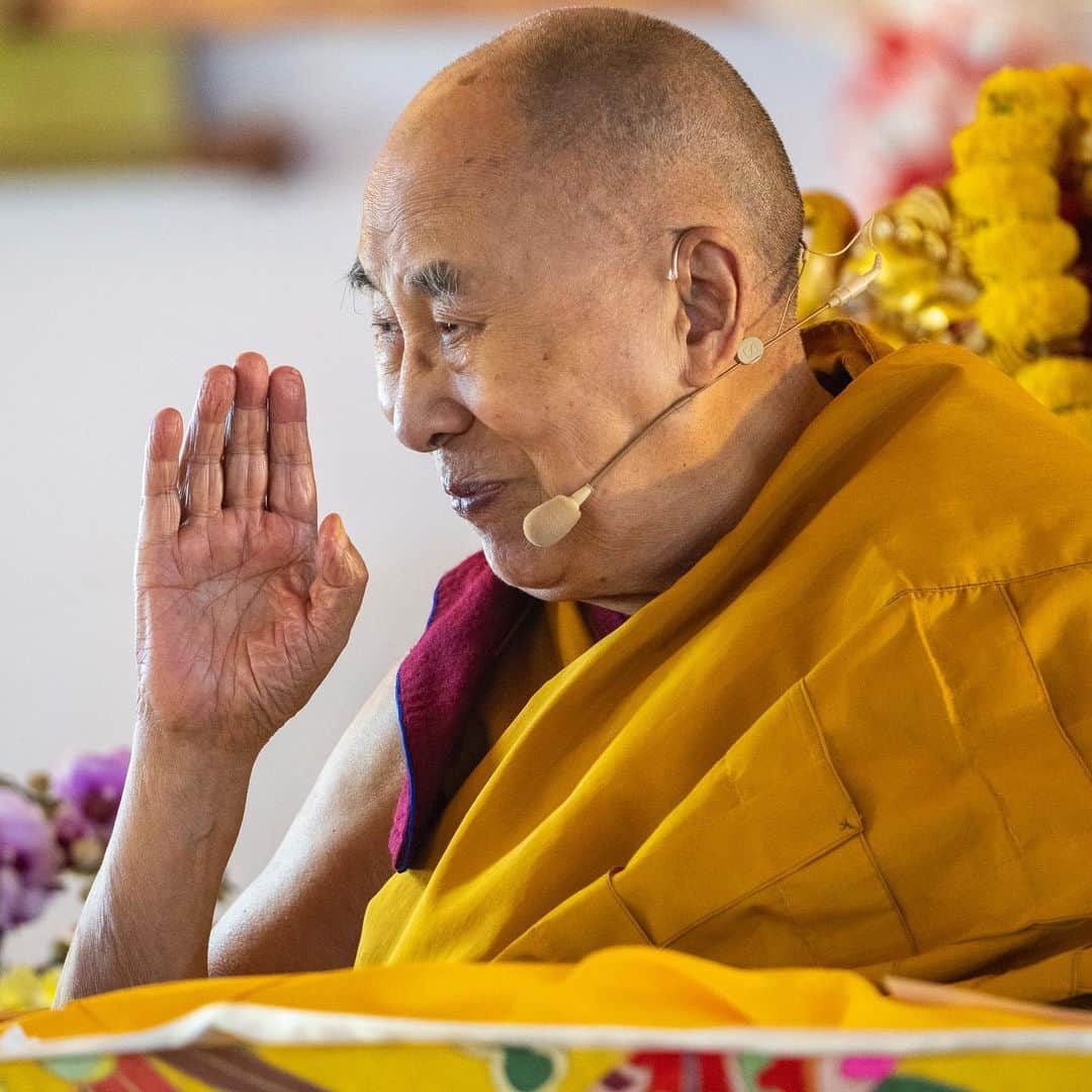 ダライ・ラマ14世さんのインスタグラム写真 - (ダライ・ラマ14世Instagram)「HHDL during the Blessing of 21 Taras on the final day of teachings at the Kalachakra Teaching Ground in Bodhgaya, Bihar, India on December 31, 2022. Photos by Tenzin Choejor #dalailama #bodhgaya」12月31日 18時39分 - dalailama