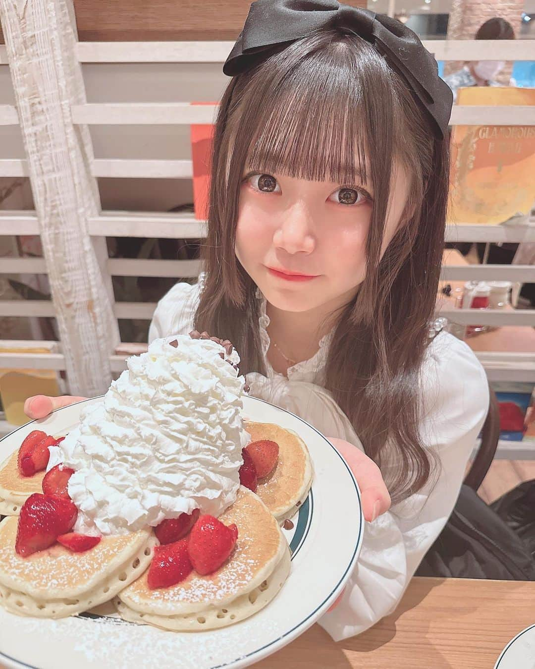 早川雪乃のインスタグラム：「一緒にパンケーキ食べる？💭  ・ ・ ・ ・ ・ ・ ・  #名古屋  #アイドル  #ぱっつん前髪  #リボン  #ribbon #オレンジ  #orangecolor  #担当  #ロングヘア  #ハーフツイン  #ウェーブ巻き  #量産型 ？ #フォローミー  #follow  #followｍe  #followers #photooftheday #instagood #nofilter #tbt #igersjp #picoftheday #love #nature #bestoftheday  #like4likes  #パンケーキ  #カフェ巡り  #フレンチガーリー」