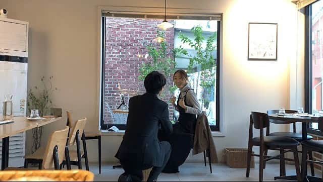 三浦由衣のインスタグラム：「今年も1年ありがとうございました。よいお年をお迎えください🐇🤍 올해도 너무 감사합니다! 새해 복 많이 받으세요🐇🤍  プロポーズ大作戦記録。 프로포즈 대작전 기념.  https://youtu.be/6knKCtUrzCM プロフィールのリンクから飛んでいただけます✈︎ @miura_yui_」