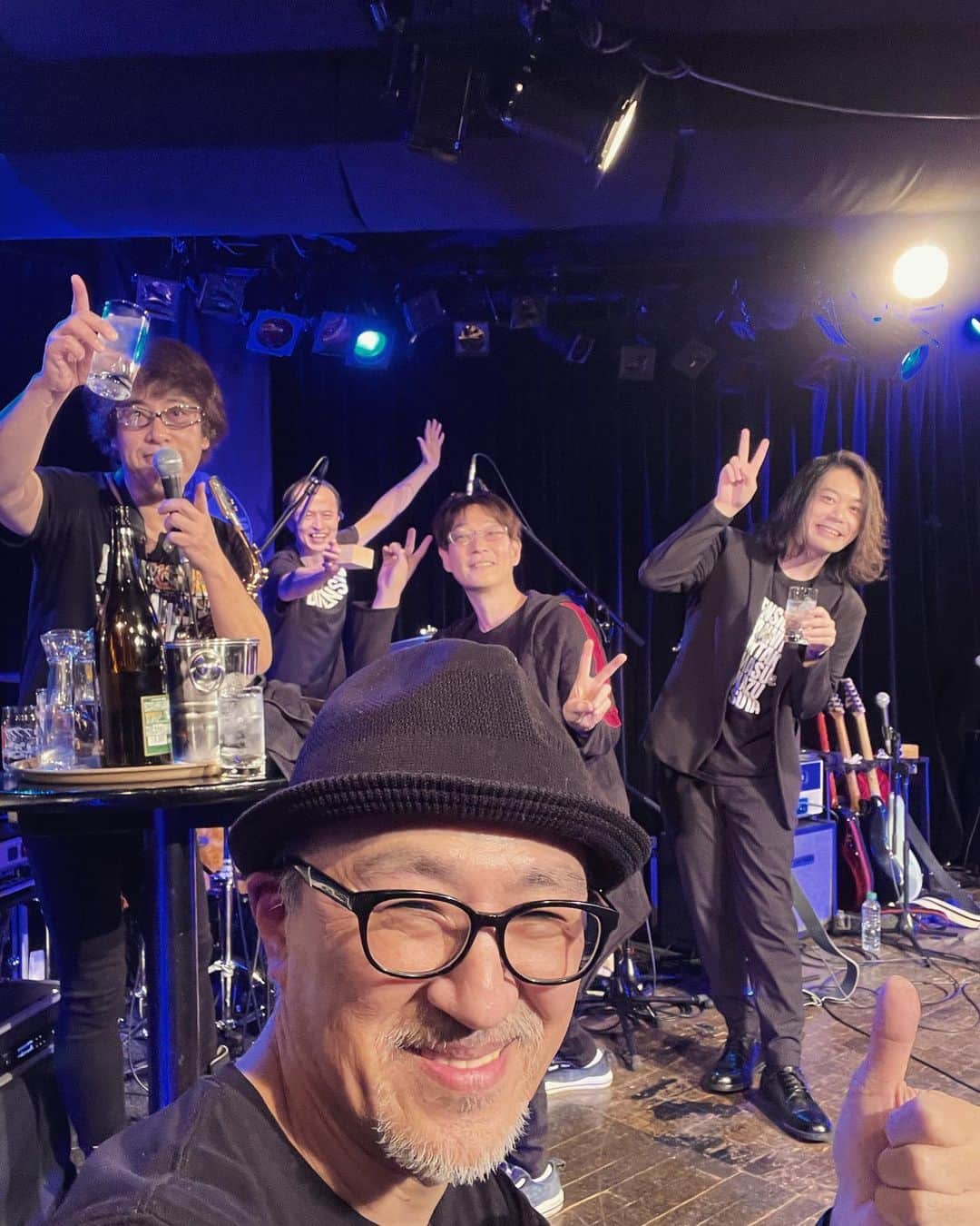 増崎孝司のインスタグラム：「昨日のDimension恒例のライヴで2022年の仕事納めとなりました。 今年一年お世話になりました。皆さまありがとうございました。  迎える2023年が会いたい時に会える様な1年なると良いな…そう願います。 皆さま良いお正月をお迎えください🎍」