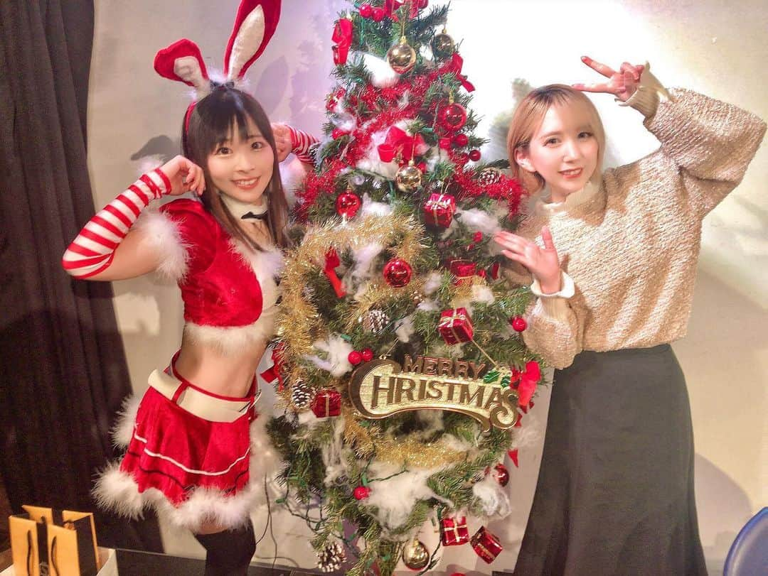 愛原れのさんのインスタグラム写真 - (愛原れのInstagram)「12月25日新宿レフカダで久しぶりのセクパラだったよー❣️❣️❣️ みおりんとは2020年のバレンタインイベぶりに会えた🥹💖 ご時世的に前のハチャメチャセクパラではなく今回はトークver.だったけどそれでも楽しかった🥰 来てくれたみんな!!配信で見てくれたみんな!!ありがとう🫶💕︎ 今年もレフカダのイベントに色々出させてもらえて嬉しかったし楽しかったァ❣️ 来年も沢山呼んでもらえるよーにもっとおもろくなろ🤪🤟✨ ＊ ＊ ＊ #新宿レフカダ #クリスマスイベント #セクパラ #原美織 #愛原れの #DJ急行 #シバテレビ」12月31日 9時51分 - reno_aihara