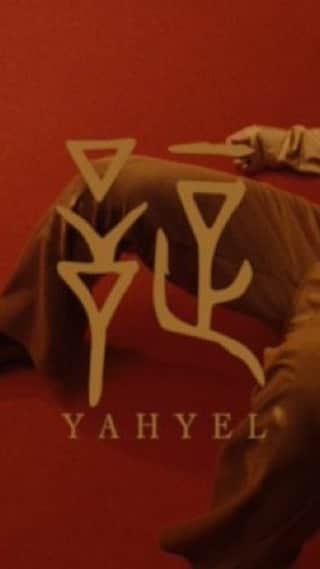 のインスタグラム：「yahyel - ID / Music Video @yahyelmusic  Director : Kento Yamada (yahyel) @dutch_tokyo  Cast : ShimizuMash @shimizumash  DOP：Tomoyuki Kawakami @tomoyuki_kawakami  Lighting Director：Koshiro Ueno Art Designer：Chihiro Matsumoto Stylist：Masataka Hattori (Hattori Pro.) @masataka_hattori @hattori_pro_  Hair & Make-up：Kohei Morita @morita_kohei0409  Producer：Shunsuke Imoto #yahyel #ID #musicvideo #styling #fashion #shooting #works #masatakahattori #服部昌孝」