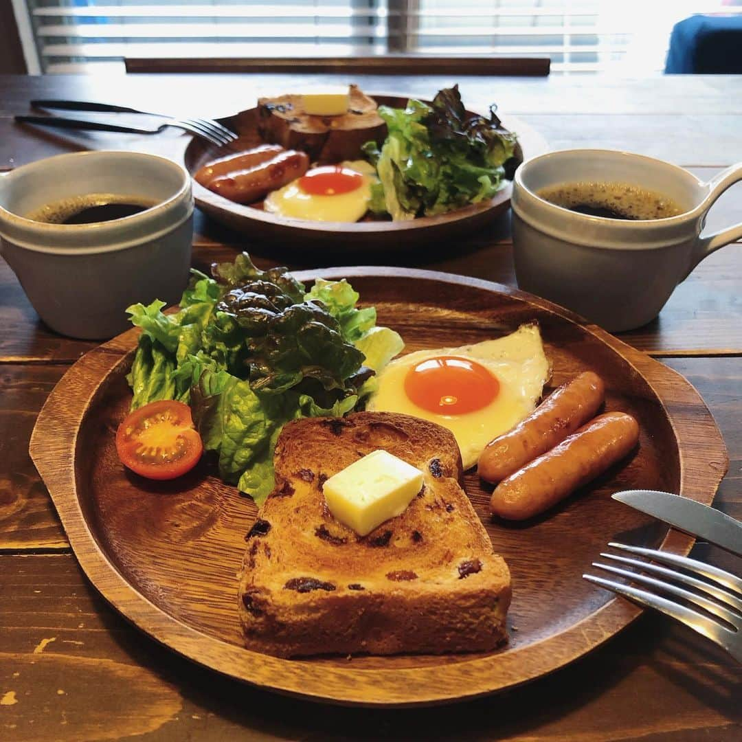 仲谷亜希子のインスタグラム：「今日の朝ご飯🍽 今年は帰省が年明け後でイマイチ年末感が無いのよね😅 年末年始って大掃除や帰省以外で何してるの？？？ #今日の朝ごはん #今日の朝食 #おうちごはん  #朝ごはんプレート #手作りごはん #あさごはん #おうちごはんLover #クッキンググラム #家庭料理 #料理写真 #朝食 #丁寧な暮らし #豊かな食卓 #foodstyling #手料理 #暮らしを楽しむ #iegohan #cooking #cookingram #breakfast #todaysbreakfast #breakfastwithmyhubby」