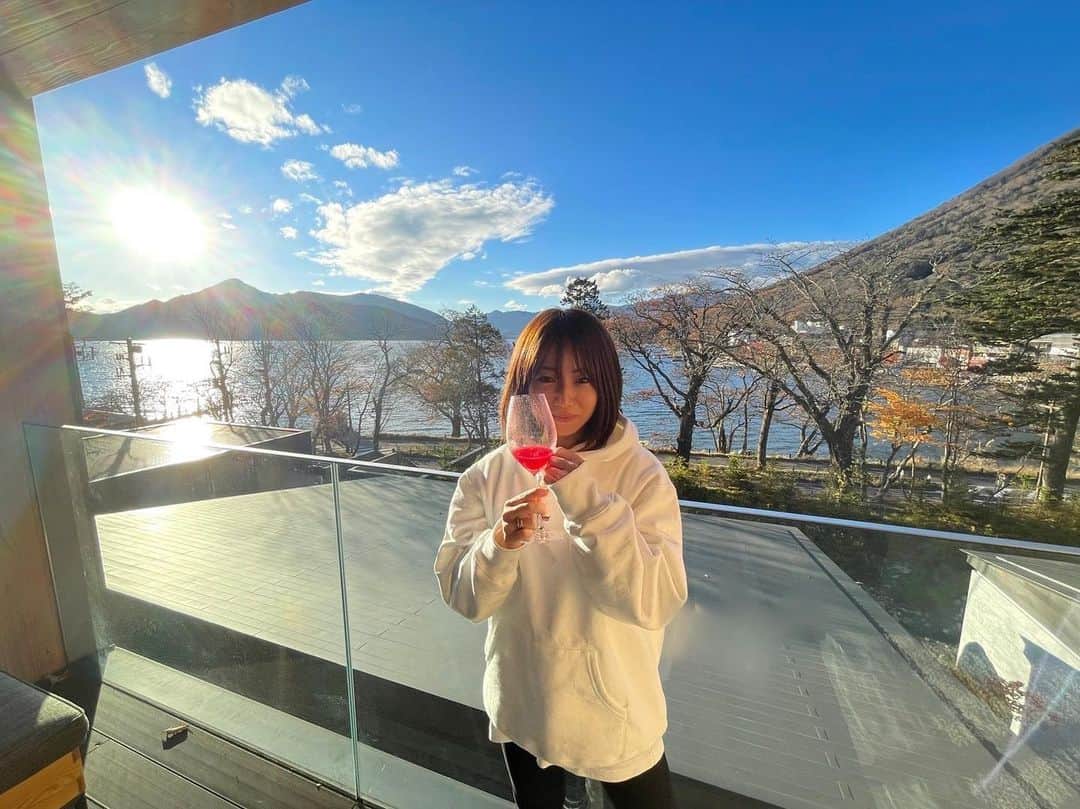 椎名歩美のインスタグラム：「あっという間に大晦日ですね✨ とても学びの多い一年に、感謝の気持ちでいっぱいです！ 今年も一年、幸太ともども、ありがとうございました😊  #2022#大晦日」