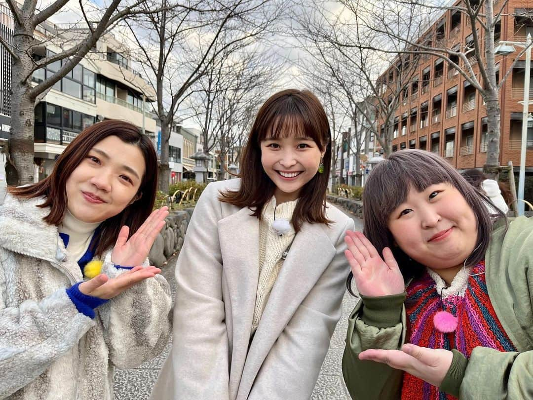 渡邊渚さんのインスタグラム写真 - (渡邊渚Instagram)「大晦日の今朝は景気満開テレビ！ 今年も3時のヒロインのお2人と、鎌倉の開運スポットから中継しました。 日が昇る前でとっても寒かったですが、お二人の優しさに包まれて、あっという間の２時間半でした。  さあ、年が明けると、4日から春高バレーが始まります！ただいま絶賛準備中。 4〜6日は深夜にハイライトを、 7日16:00〜17:30男女準決勝 8日13:30〜14:55男子決勝、16:00〜17:40女子決勝をお届けします。 毎年春高バレーに携われて幸せです。 高校生による熱く青春いっぱいの試合をぜひご覧ください！  そしてそして、5日19時からはクイズ！ドレミファドン ぽかぽかチームででています。こちらもお見逃しなくー！  #景気満開テレビ #大晦日」12月31日 11時29分 - watanabenagisa_