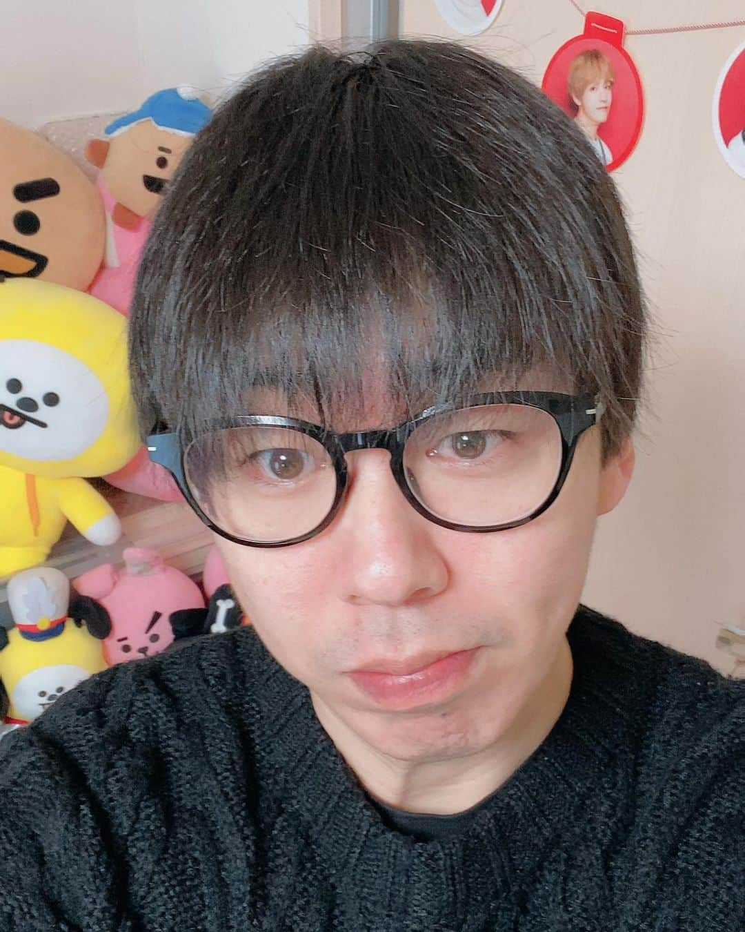 ジャガーともひろさんのインスタグラム写真 - (ジャガーともひろInstagram)「2022年も皆さん 応援していただいて 気にかけていただいて 繋がっていただいて 華麗なスルーしていただいて ありがとうございました！  来年は BTSグッズに押し寄せられてる部屋を ジャニーズグッズで 押し返そうと思います！   #家庭内陣地争奪戦   #ジャガーズ   #BTS」12月31日 11時37分 - jaguartomohiro