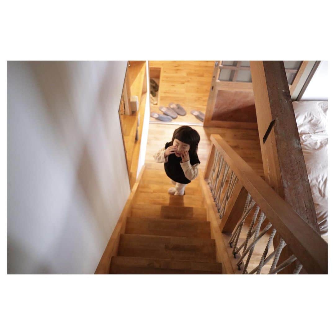 naoko tawaraさんのインスタグラム写真 - (naoko tawaraInstagram)「20220402-0403 @farmstay_greensfarms   誕生日の宿は、FARMSTAY。 娘がのびのび過ごせる場所がいいなーと、外を走り回れて部屋にもブランコがあるこちらに。 ちょうど私たちしか泊まっておらず、思いっきり走り回り、ブランコ乗って、部屋でも遊び倒して。 今でも「また行きたいね」とよく話すお宿に。 朝食もとてもおいしかった🥗 次はサウナとかBBQも楽しみたいなぁ〜  #farmstay #greenfarms #vacationrental #awajishima #淡路島  #vacationrentaljapan #vacationrentalawajishima #貸別荘 #淡路島貸別荘 #淡路島旅行  #淡路島宿泊  #hotel #hotellife #interior」12月31日 12時38分 - noknok705
