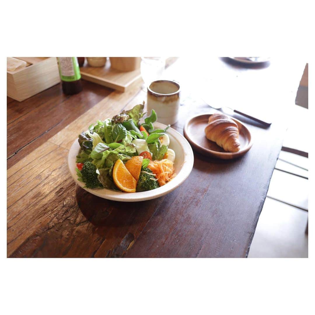 naoko tawaraさんのインスタグラム写真 - (naoko tawaraInstagram)「20220402-0403 @farmstay_greensfarms   誕生日の宿は、FARMSTAY。 娘がのびのび過ごせる場所がいいなーと、外を走り回れて部屋にもブランコがあるこちらに。 ちょうど私たちしか泊まっておらず、思いっきり走り回り、ブランコ乗って、部屋でも遊び倒して。 今でも「また行きたいね」とよく話すお宿に。 朝食もとてもおいしかった🥗 次はサウナとかBBQも楽しみたいなぁ〜  #farmstay #greenfarms #vacationrental #awajishima #淡路島  #vacationrentaljapan #vacationrentalawajishima #貸別荘 #淡路島貸別荘 #淡路島旅行  #淡路島宿泊  #hotel #hotellife #interior」12月31日 12時38分 - noknok705