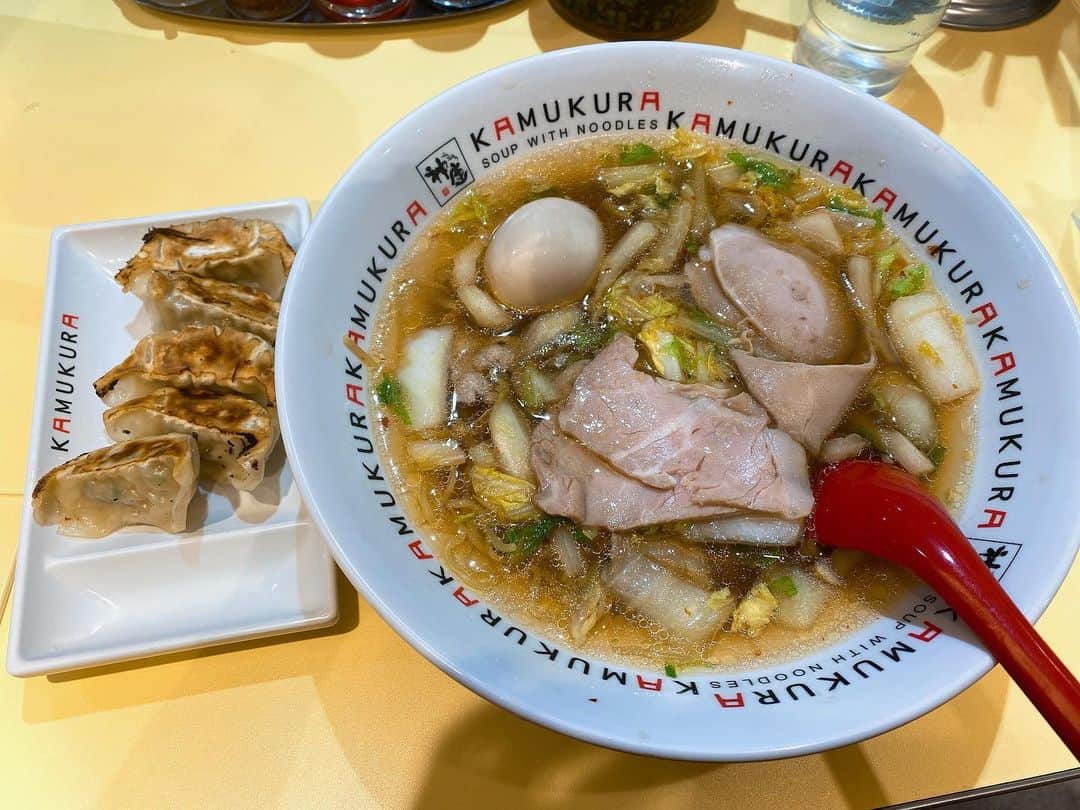 葉山カナのインスタグラム：「2022年ラストラーメンは綺麗に写真撮れなかった☹️🍜」