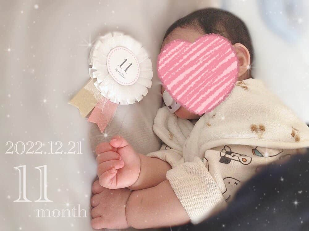 のえるのインスタグラム：「. 2022.12.21🎂 . 11month☁️𓈒 𓂂𓏸 . . 遂に年明けたら１歳🥺💓✨ . . #hikoロゼット #hikoロゼット認定講師 #月齢ロゼット #11ヶ月ベビー #令和4年ベビー #1月生まれ #1月生まれベビー #女の子ベビー #女の子 #赤ちゃんのいる暮らし #冬生まれベビー #あかちゃんのいる生活 #むちむちガール」